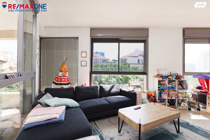 דירה, הפרחים, כפר סבא