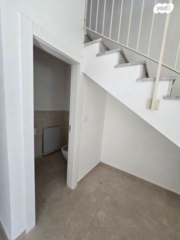 בית פרטי/ קוטג', גני אביב, לוד