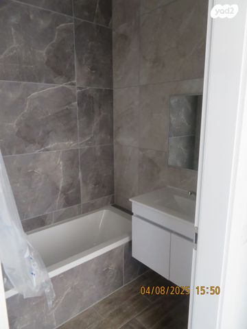 דירה, הרב יעקב אדלשטיין, בית שמש