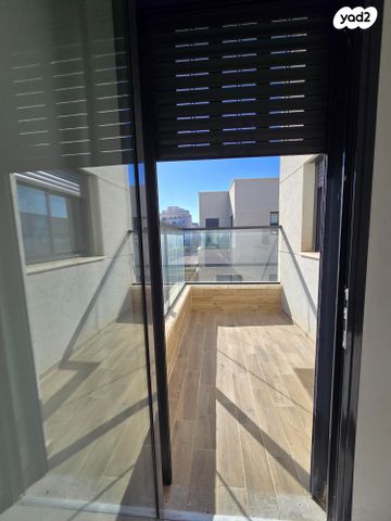 בית פרטי/ קוטג', גני אביב, לוד