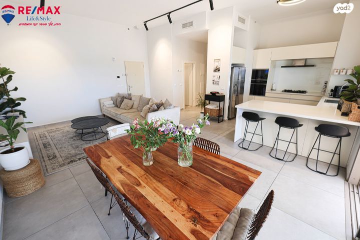 גג/ פנטהאוז, שושנה דמארי, כפר יונה