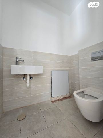 בית פרטי/ קוטג', גני אביב, לוד