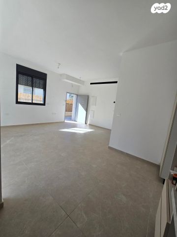 בית פרטי/ קוטג', גני אביב, לוד