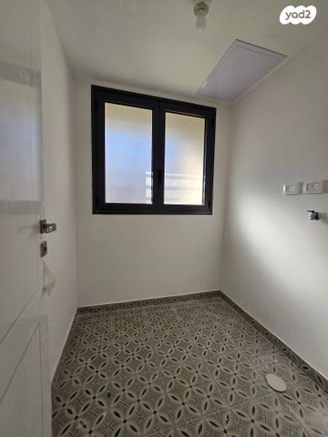 בית פרטי/ קוטג', גני אביב, לוד