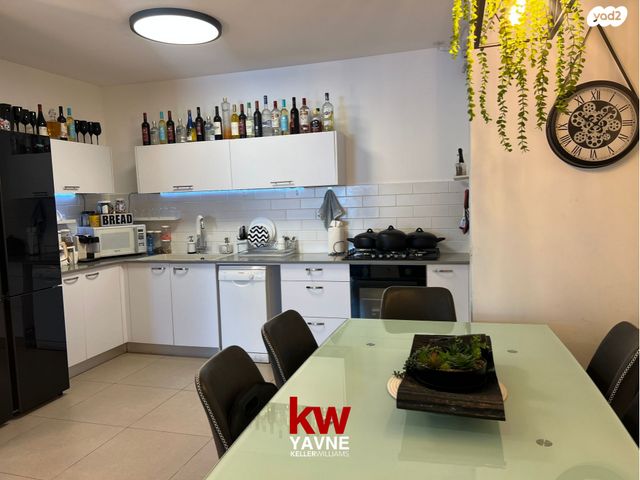 דירה, שדרות הרצל, נאות שמיר, יבנה