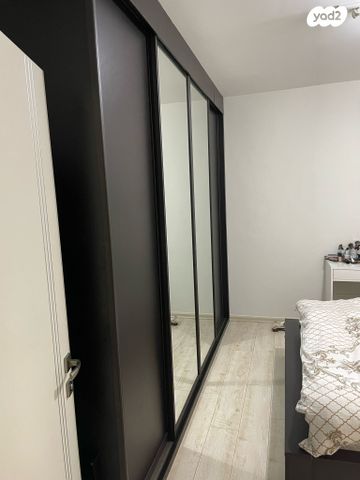 דירה, תנועות הנוער, נעורים, ראשון לציון