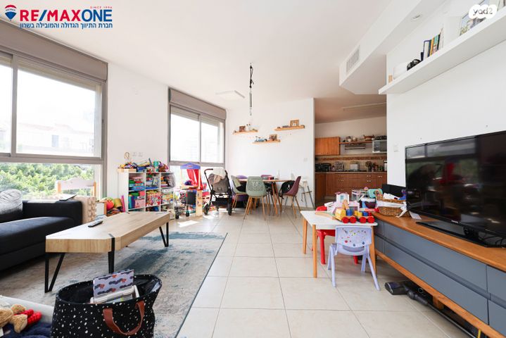 דירה, הפרחים, כפר סבא