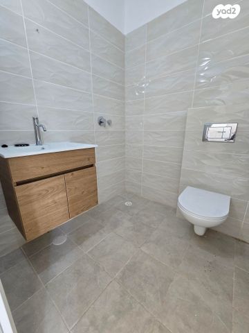 בית פרטי/ קוטג', גני אביב, לוד