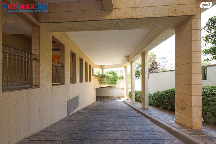 דירה, הפרחים, כפר סבא