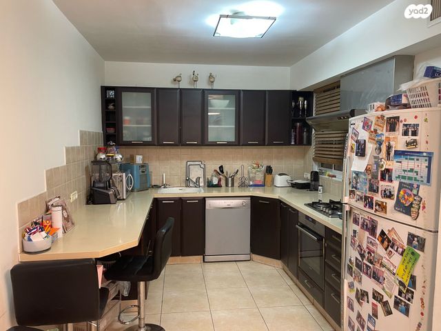 דירה, תנועות הנוער, נעורים, ראשון לציון