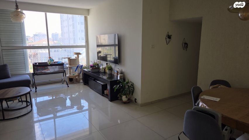 דירה, מנחם מששוילי, גבעתי, רחובות