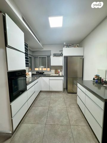 דירת גן, ישראל פולי פוליאקוב, קרית האמנים, מצליח, רמלה