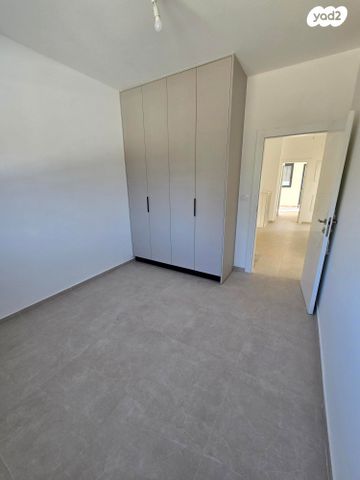 בית פרטי/ קוטג', גני אביב, לוד