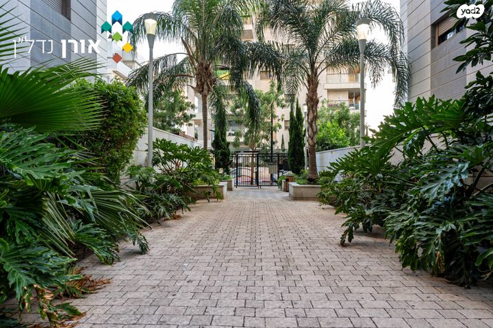 דירת גן, אהרון מזיא, שעריים, רחובות