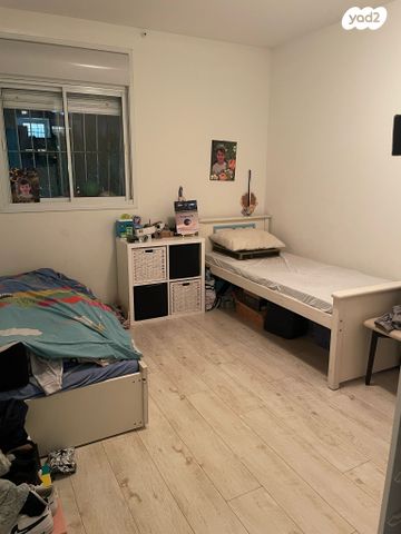 דירה, תנועות הנוער, נעורים, ראשון לציון