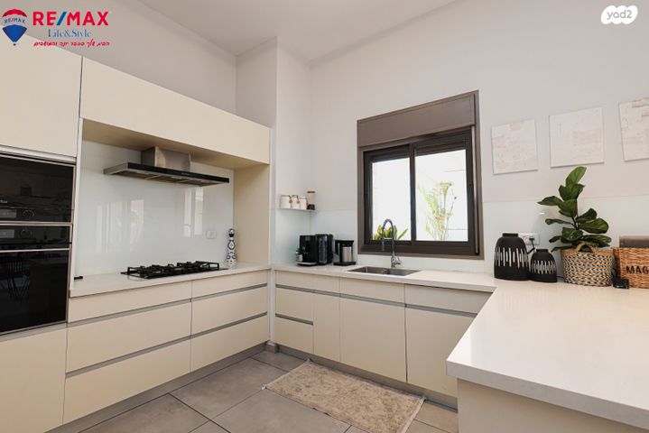 שושנה דמארי 