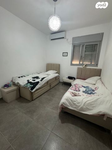 דירת גן, ישראל פולי פוליאקוב, קרית האמנים, מצליח, רמלה