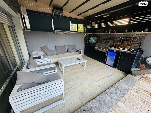 דירת גן, ישראל פולי פוליאקוב, קרית האמנים, מצליח, רמלה