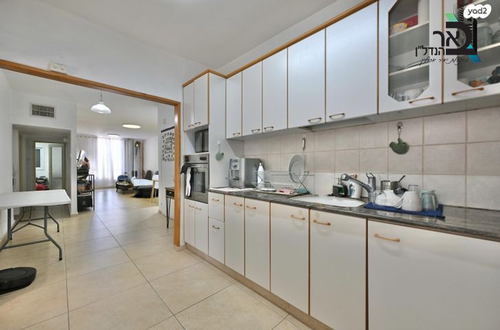 דירה, האמהות 4, ד' / מערב מרכז העיר, רחובות