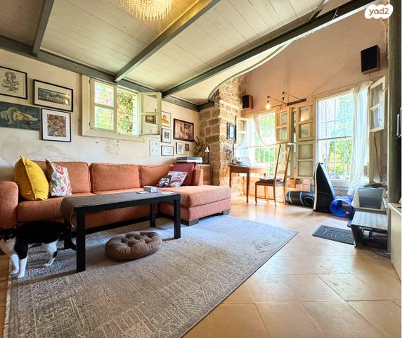 דירת גן, הדולפין, עג'מי, גבעת העליה, תל אביב יפו