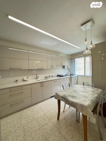 דירה, יחיאל דרזנר, ארמון הנציב, תלפיות מזרח, ירושלים