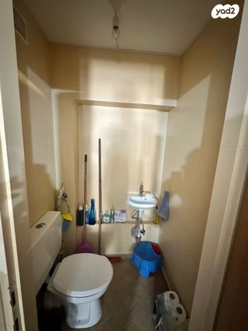 חנויות/ שטח מסחרי, הנאמנים 16, שער פלמר, תחנת רכבת השמונה, חיפה