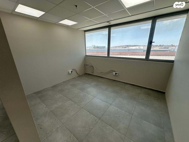 משרדים, מרכז עינב, מודיעין מכבים רעות