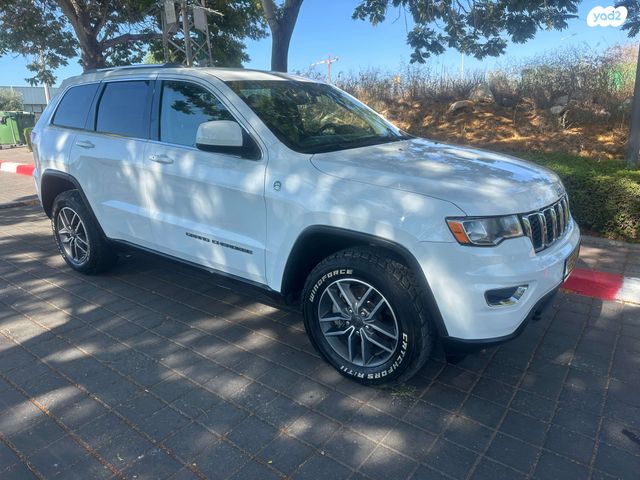 מודעת רכב ג'יפ גרנד צ'ירוקי