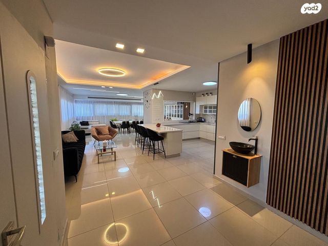 רבי מנחם פרוש 12