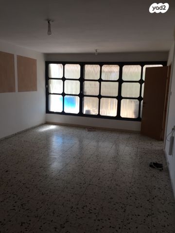 דירה, הרב עוזיאל 21, רמב"ם, חדרה