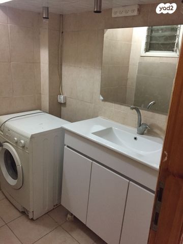 הרב עוזיאל 21