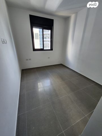 דירה, גילדסגיים 4, קרית קריניצי, רמת גן