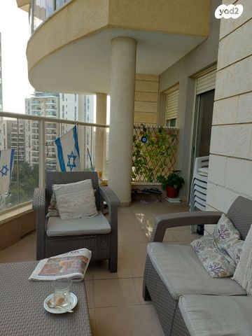 דירה, גינת אגוז 1, נווה גנים, פרדס חנה כרכור