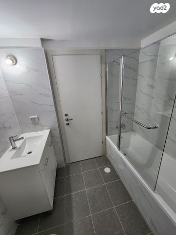 דירה, גילדסגיים 4, קרית קריניצי, רמת גן