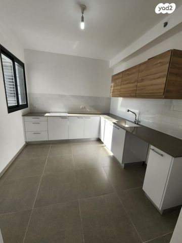 דירה, גילדסגיים 4, קרית קריניצי, רמת גן