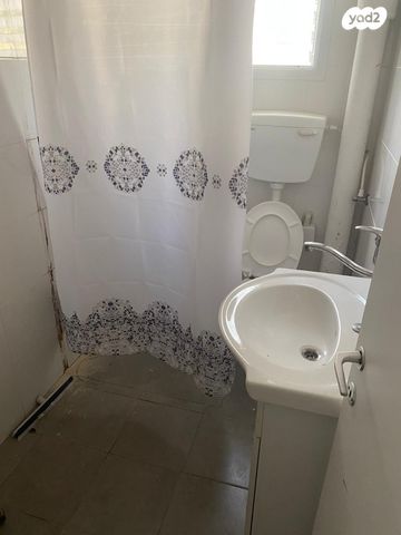 דירה, מעלה הגיבורים 25, בן דור, נשר