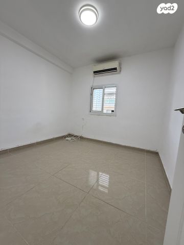 דירה, הוגו מולר 55, מרכז העיר, קרית אתא