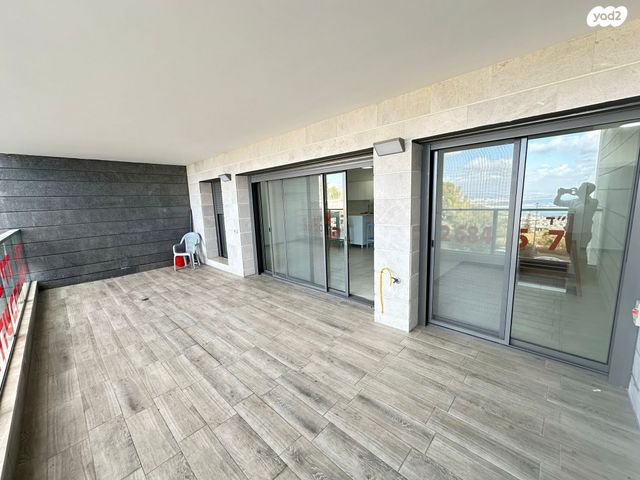 דירה, דרך אריק שרון 13, מעונות גאולה, חיפה