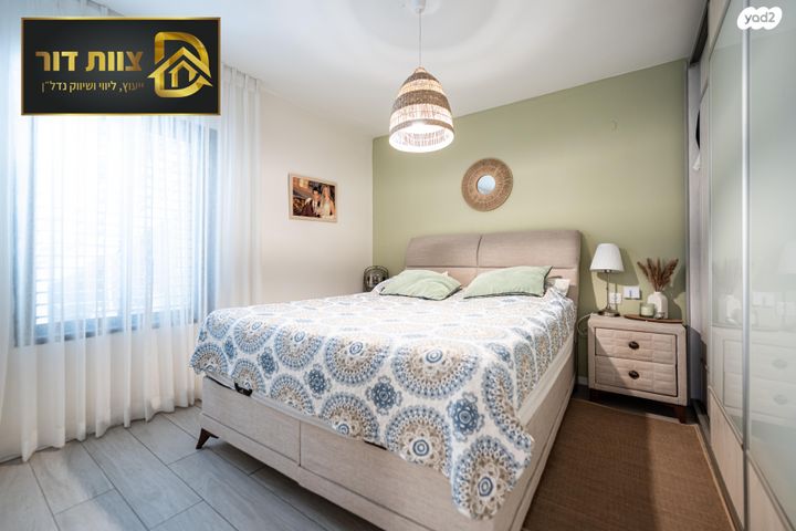 דו משפחתי, אלפי מנשה