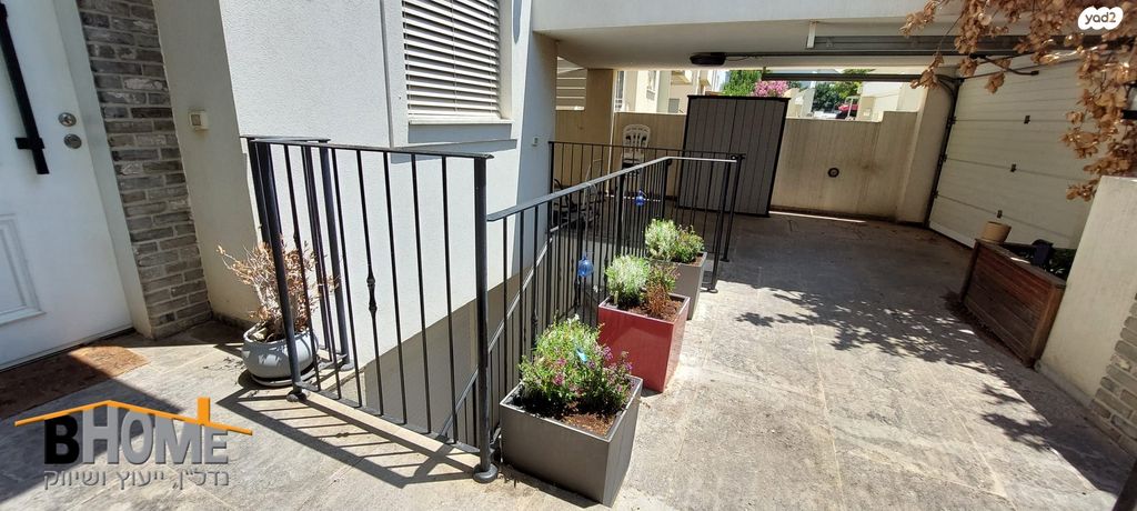 דו משפחתי, רמת אמיר, קדימה צורן