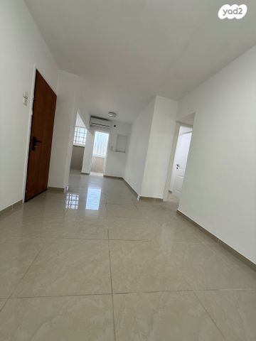 דירה, הוגו מולר 55, מרכז העיר, קרית אתא