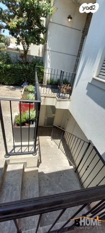 דו משפחתי, רמת אמיר, קדימה צורן