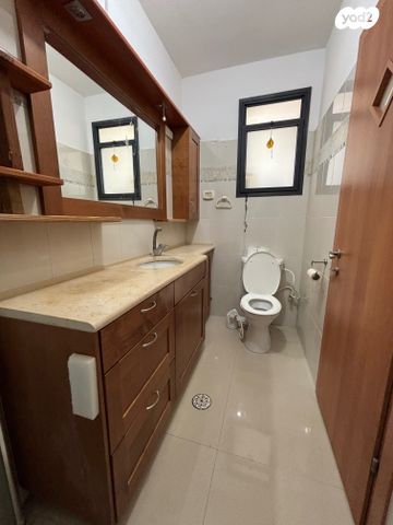 דו משפחתי, שניר, אלפי מנשה