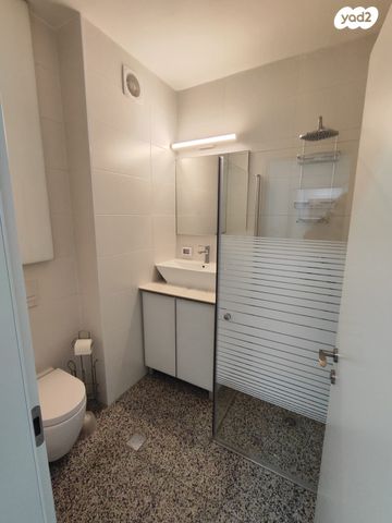 דירה, דרך אריק שרון 13, מעונות גאולה, חיפה