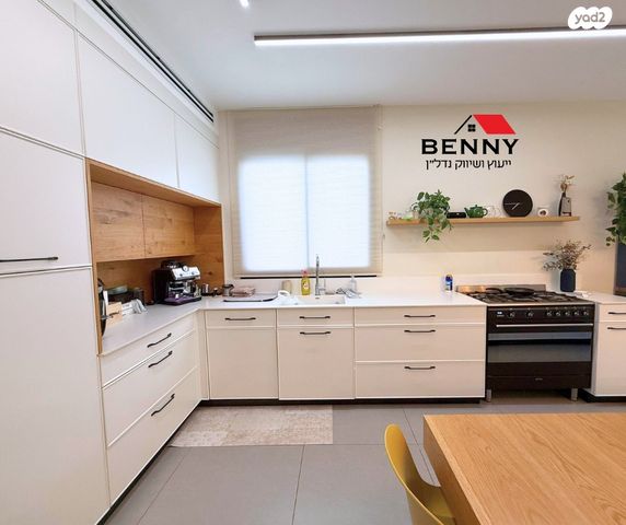 דירת גן, תל מונד