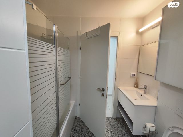 דירה, דרך אריק שרון 13, מעונות גאולה, חיפה