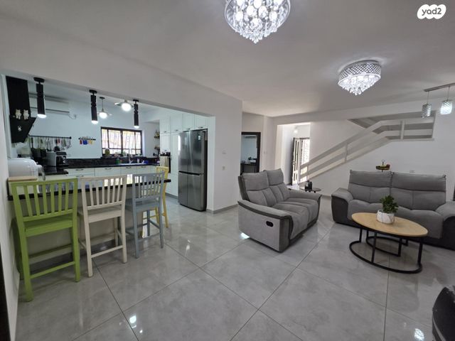 דו משפחתי, עצמון, שגיא, כרמיאל