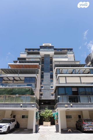 דירה, החרוב, טירת כרמל