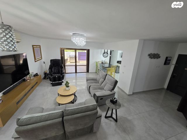 דו משפחתי, עצמון, שגיא, כרמיאל