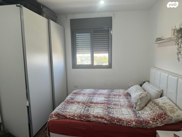 גג/ פנטהאוז, אבני חפץ